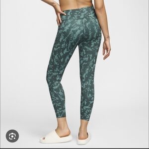 Nike 7/8 Length Leggings Leaf Print Size Medium